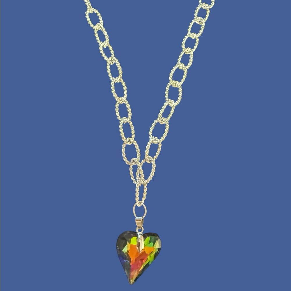 Gorgeous Silver Chain Necklace with Heart Pendant - Picture 2 of 5